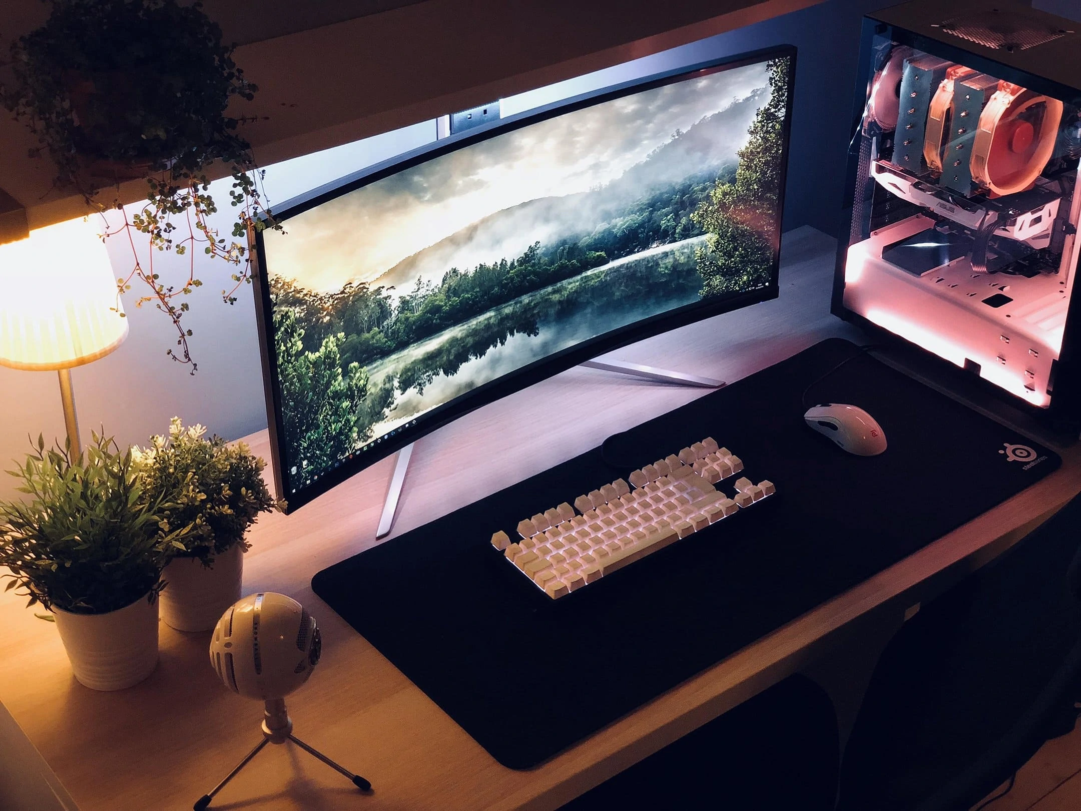 An example of a gaming desk setup with an extra large mousepad.