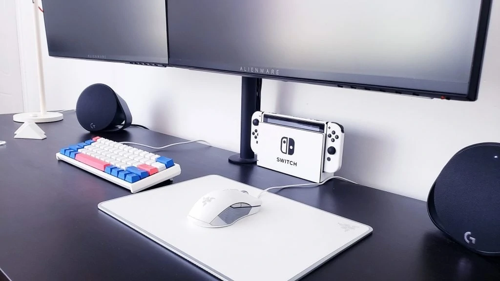 One of our featured setups featuring the VIVO dual monitor desk mount