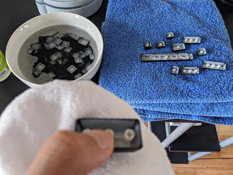 cleaning mechanical keyboard keycaps