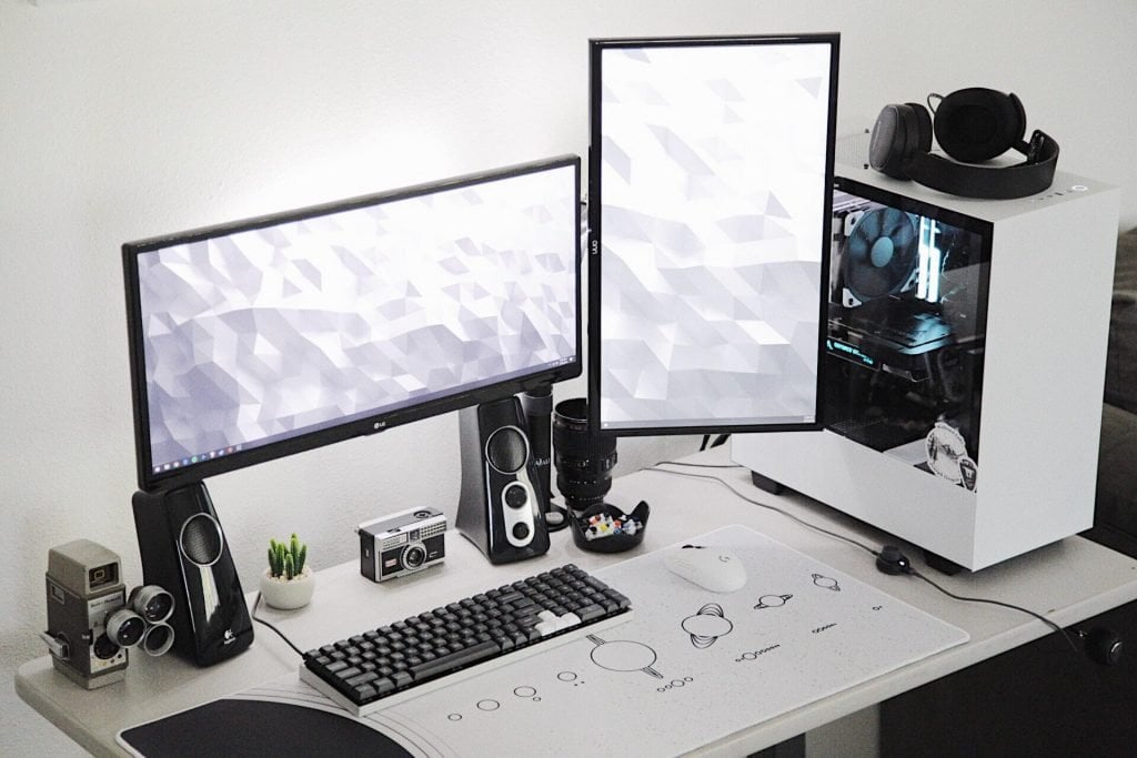 Chromatic's gaming setup with the NZXT H500i computer case