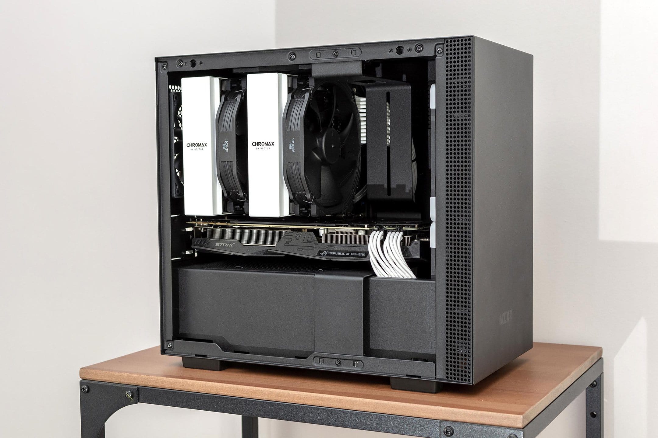 NZXT H210i pc case