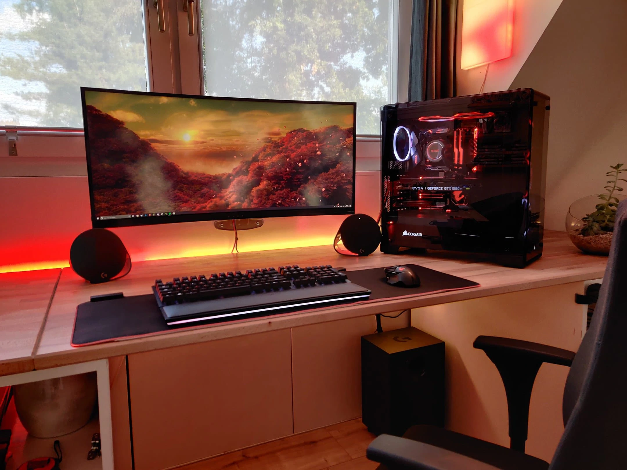Vegit0n (Desk Setup)