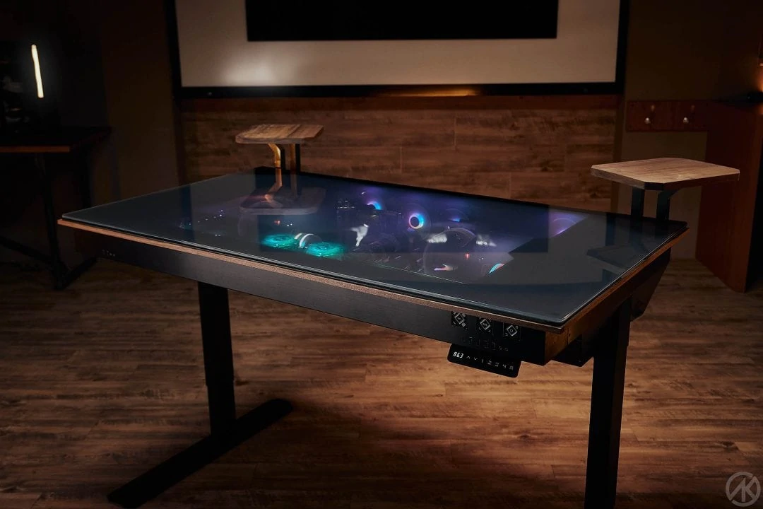 The Lian Li DK-05F desk pc case