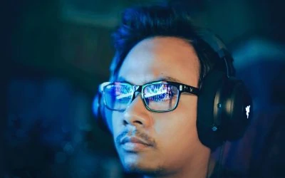 The Truth About “Gaming Glasses” (Do They Really Work?)