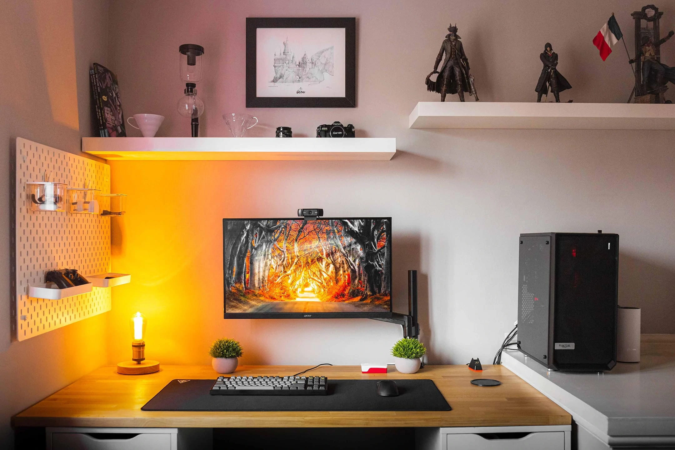 ArkhamL (Desk Setup)