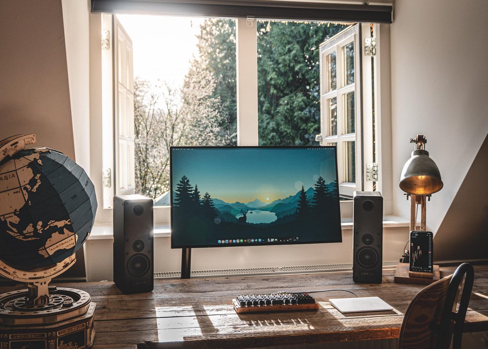 Minimalist desktop setup