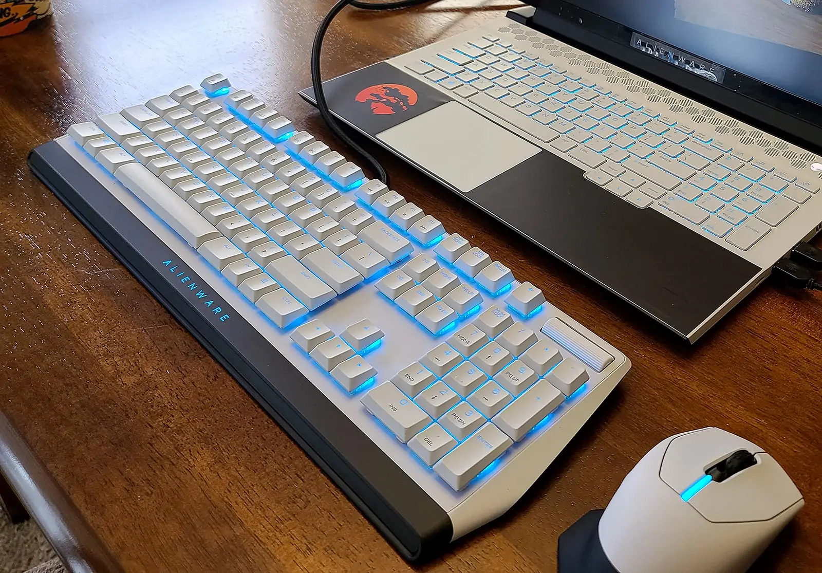 aw510k white gaming keyboard