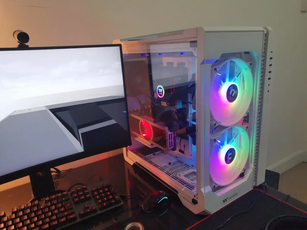 Thermaltake View 51 build example