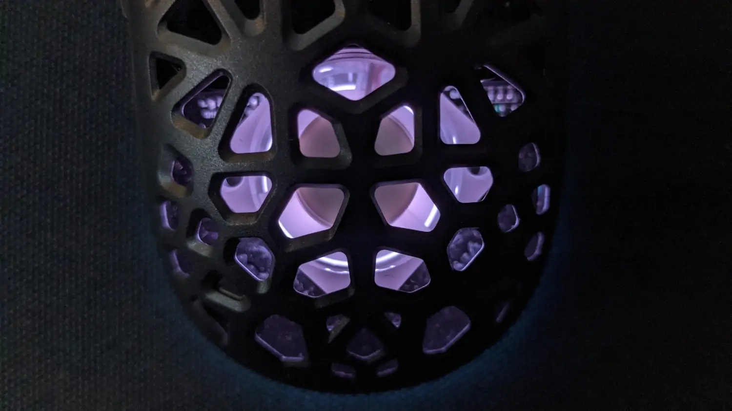 Zephyr Pro Mouse fan close-up