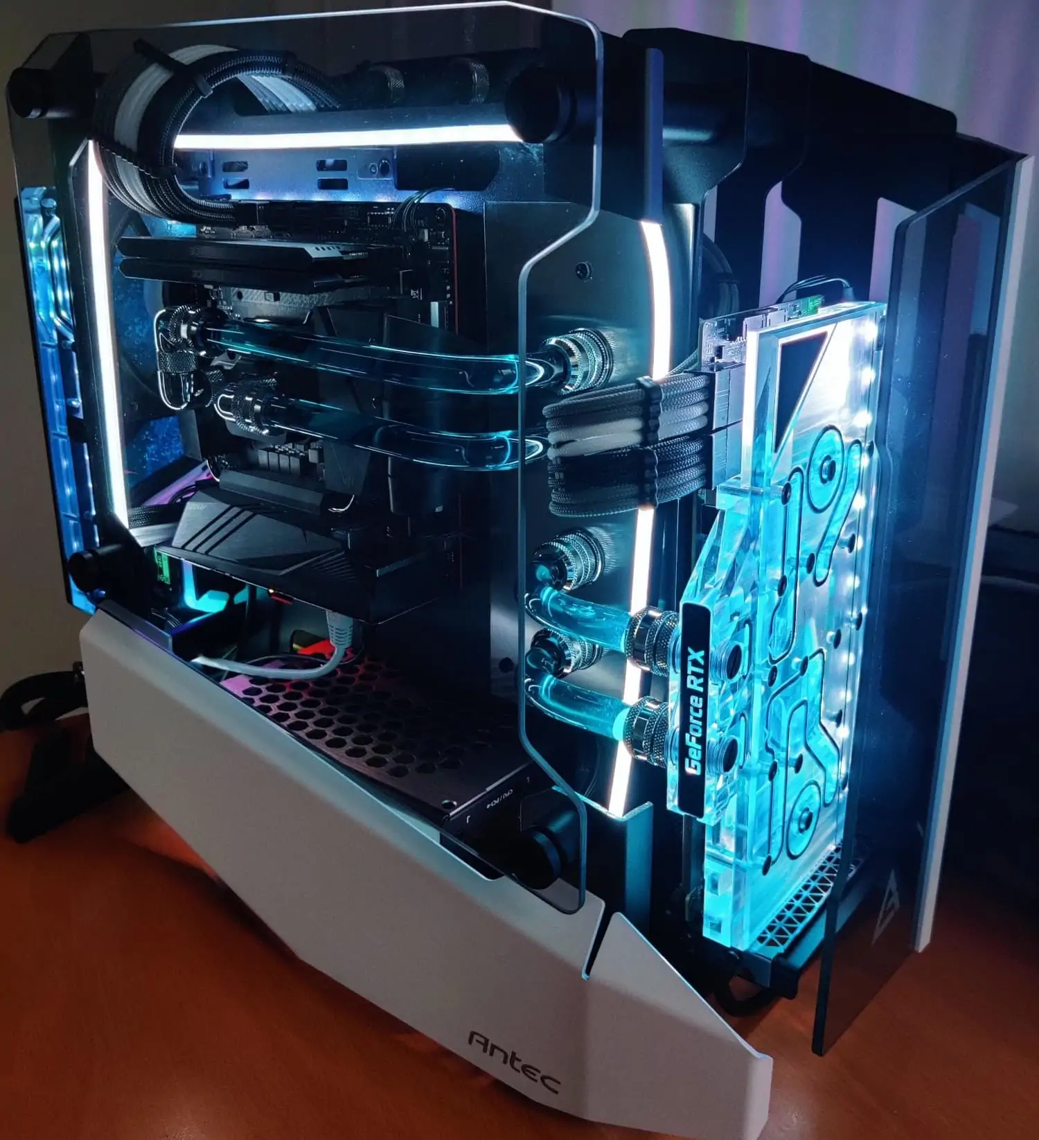 Example water cooling build in the Antec Striker