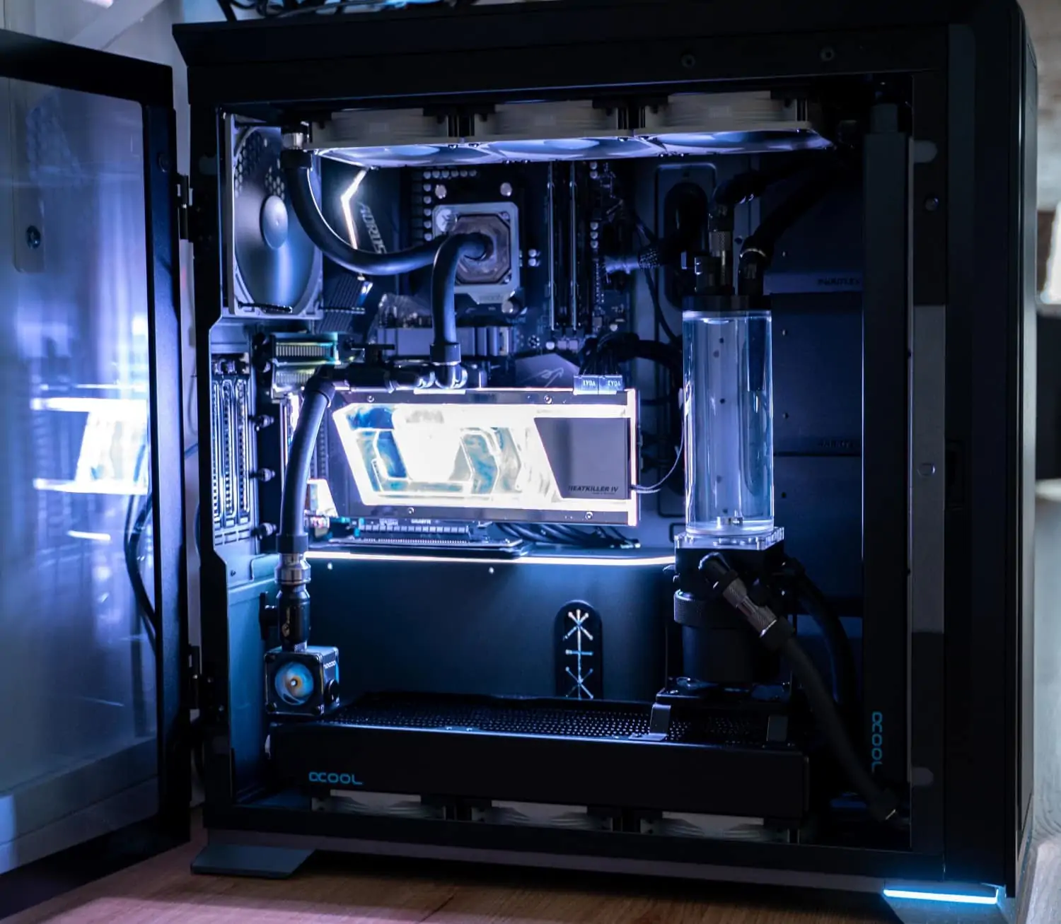 Example water-cooled build in the Phanteks Enthoo Luxe 2