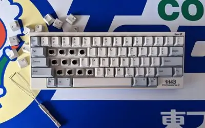 How to Remove Keycaps From a Mechanical Keyboard