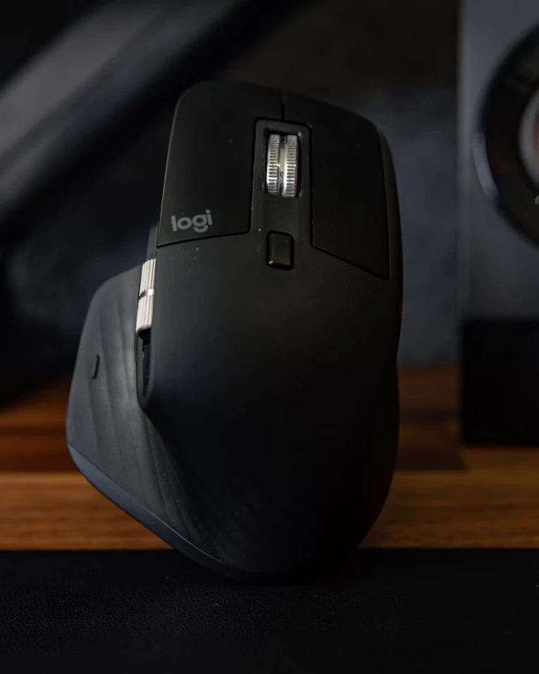 A Logitech MX Master 3 