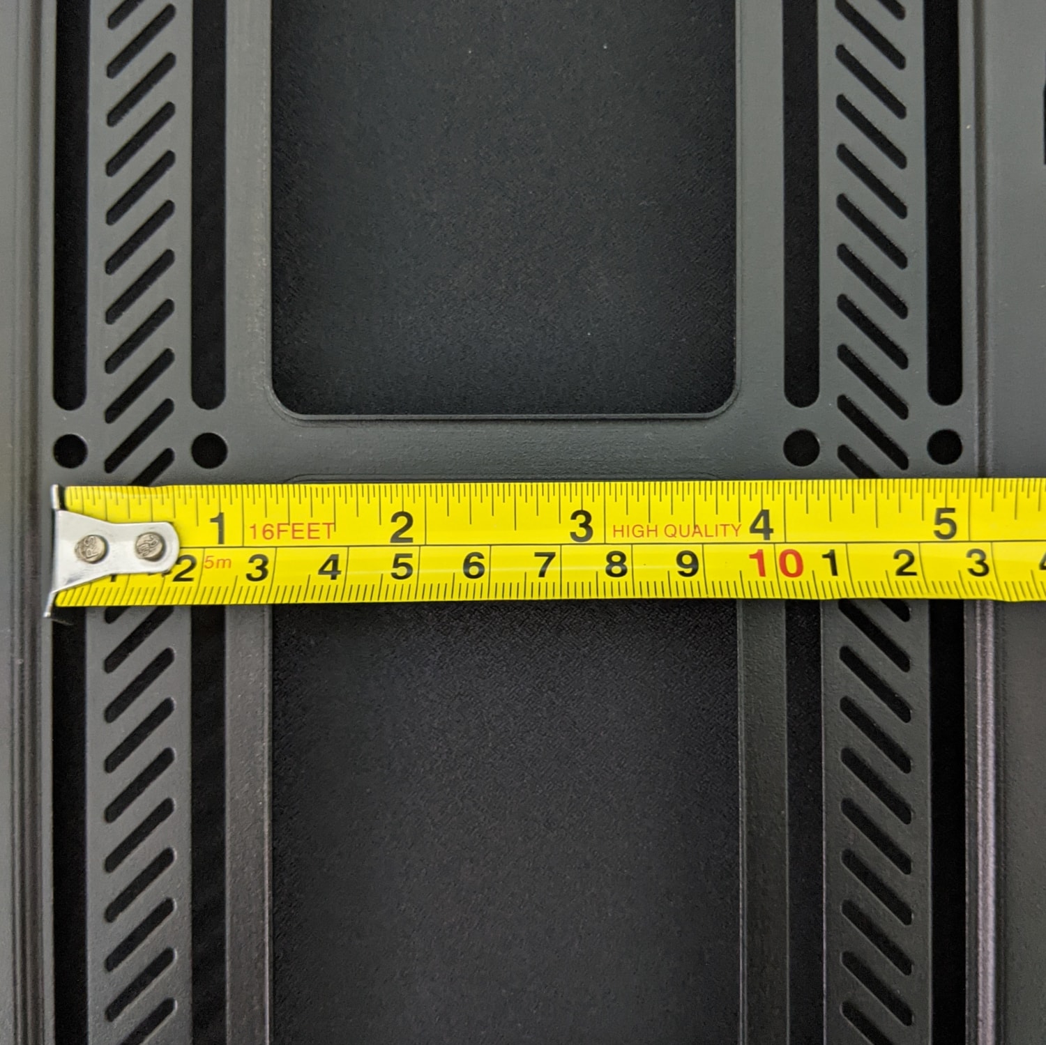 Distance between fan mounting holes