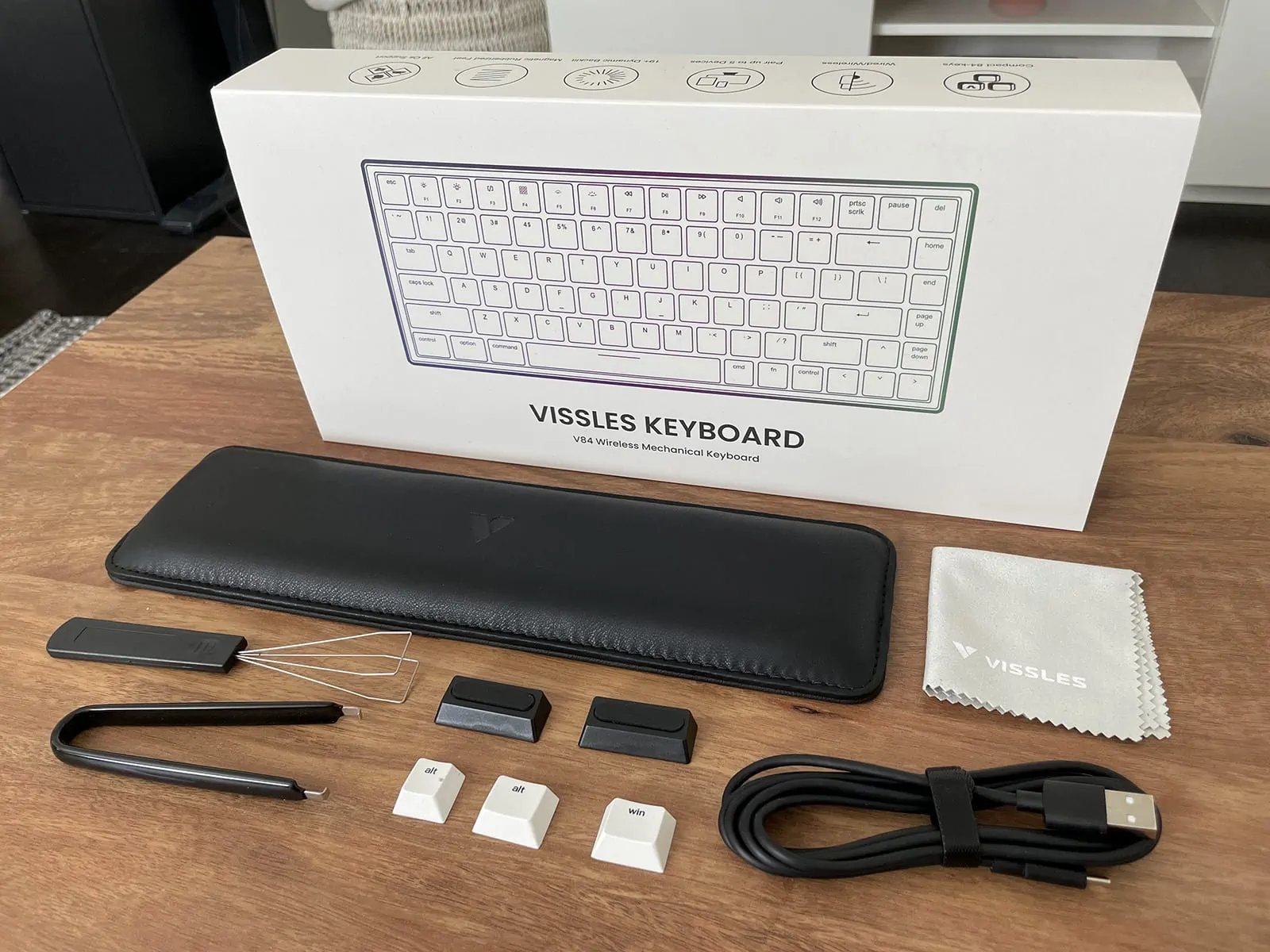 Vissles V84 packaging and accessories