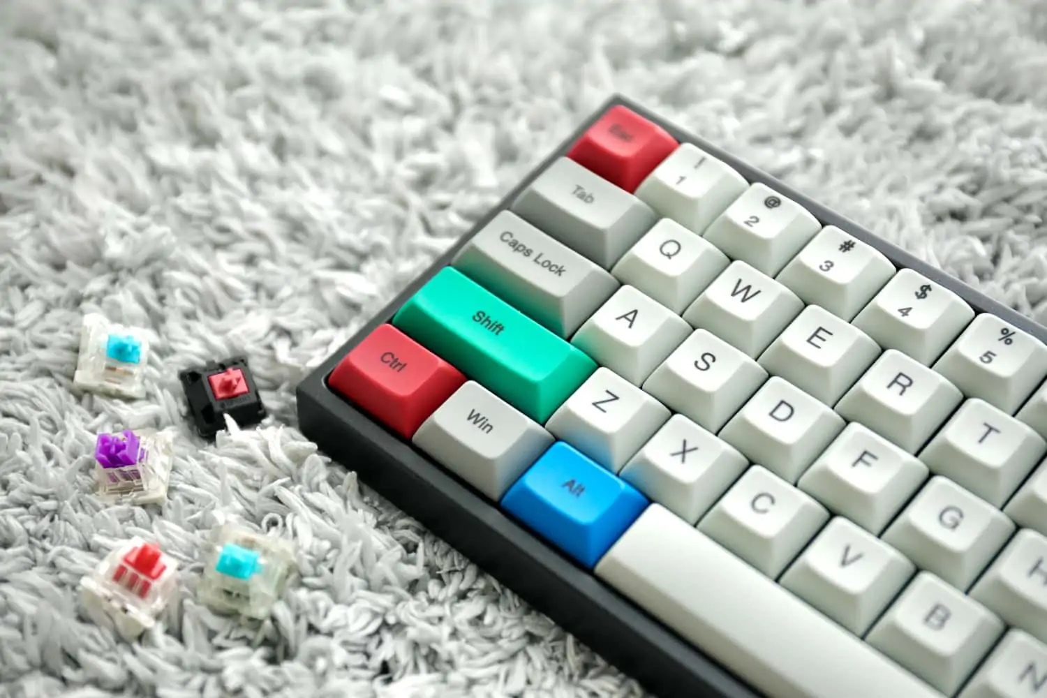 Mechanical keyboard and loose mechanical switches