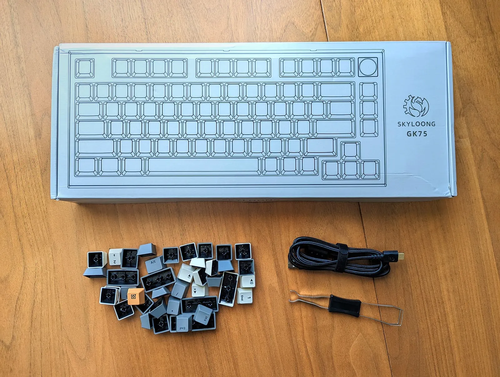Skyloong GK75 box and accessories
