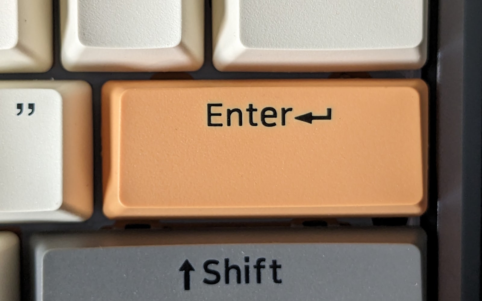 Skyloong GK61 Pro keycap legend fringing
