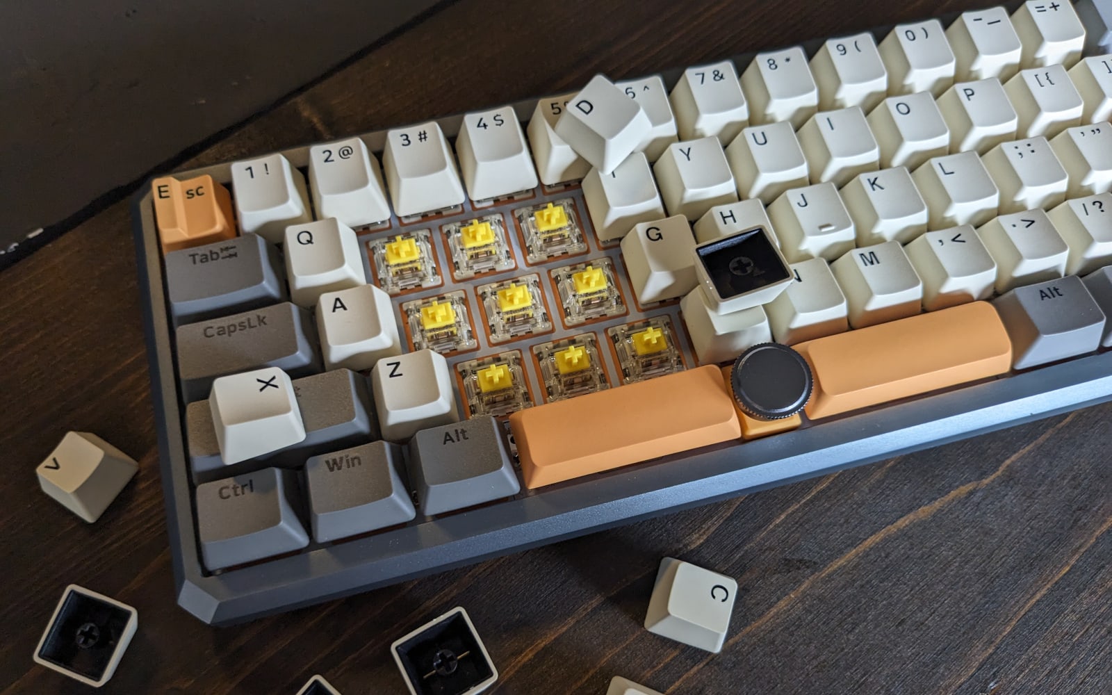 Skyloong GK61 Pro and Gateron G Pro 3.0 Yellow mechanical switches